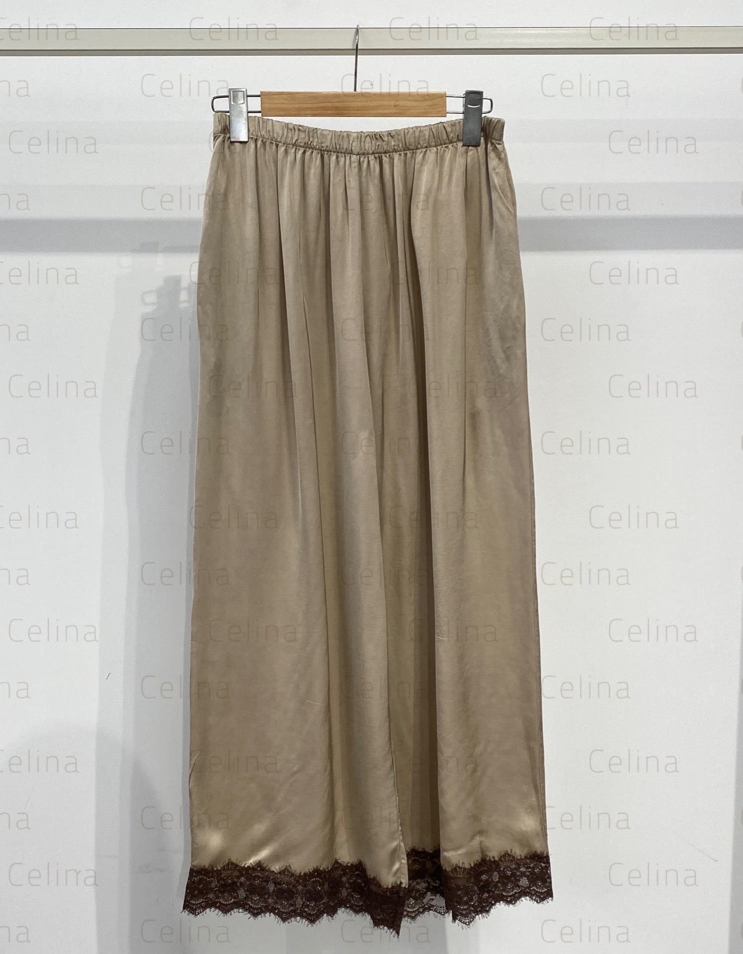 GRECIA - PANTALÓN DETALLE BLONDA SATINADO