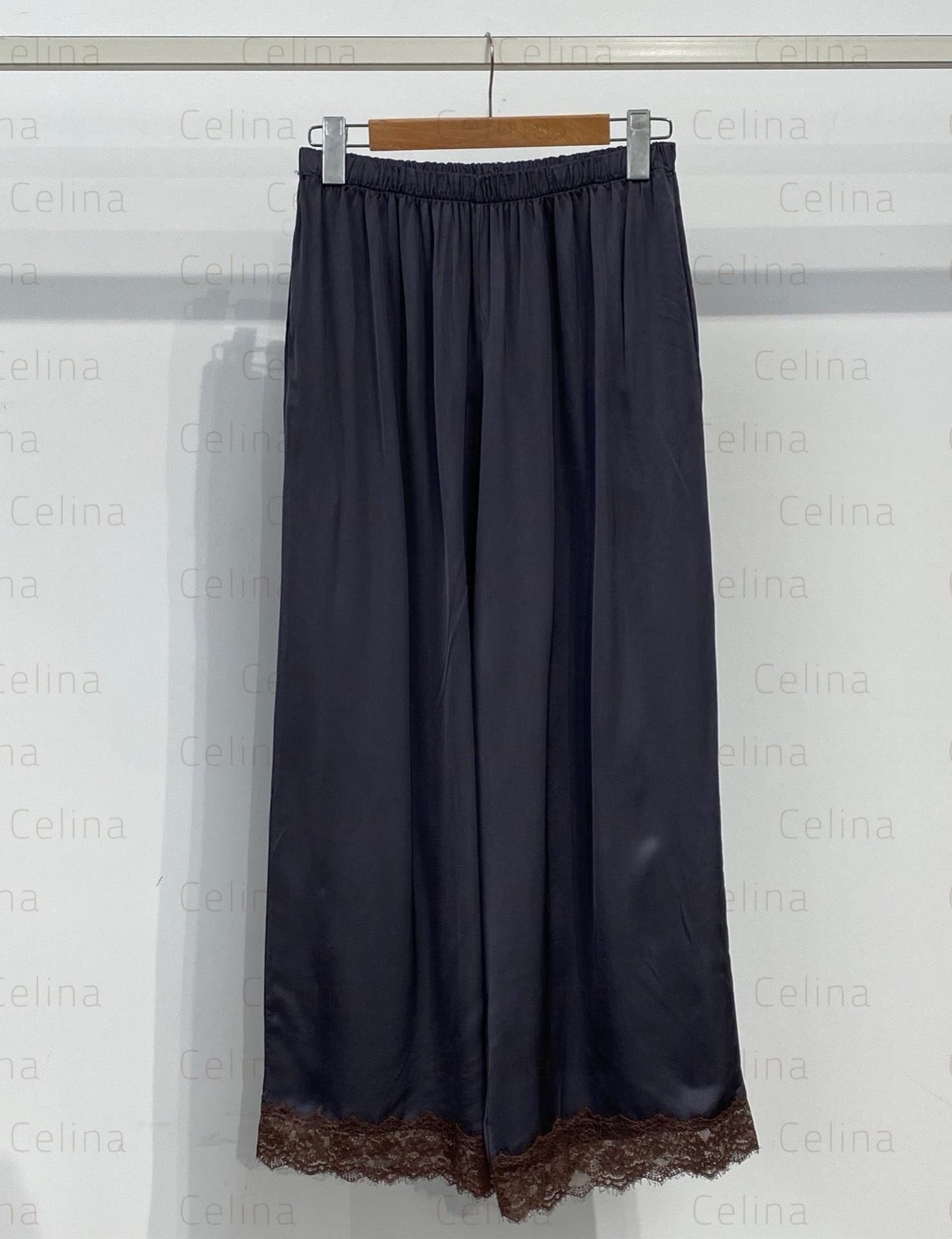 GRECIA - PANTALÓN DETALLE BLONDA SATINADO