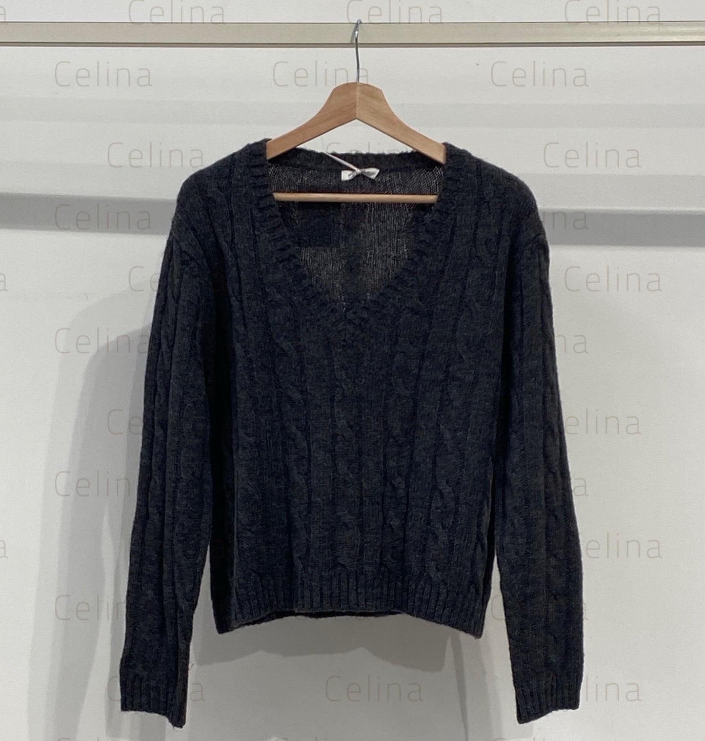 Jersey punto cuello pico detalle nudo