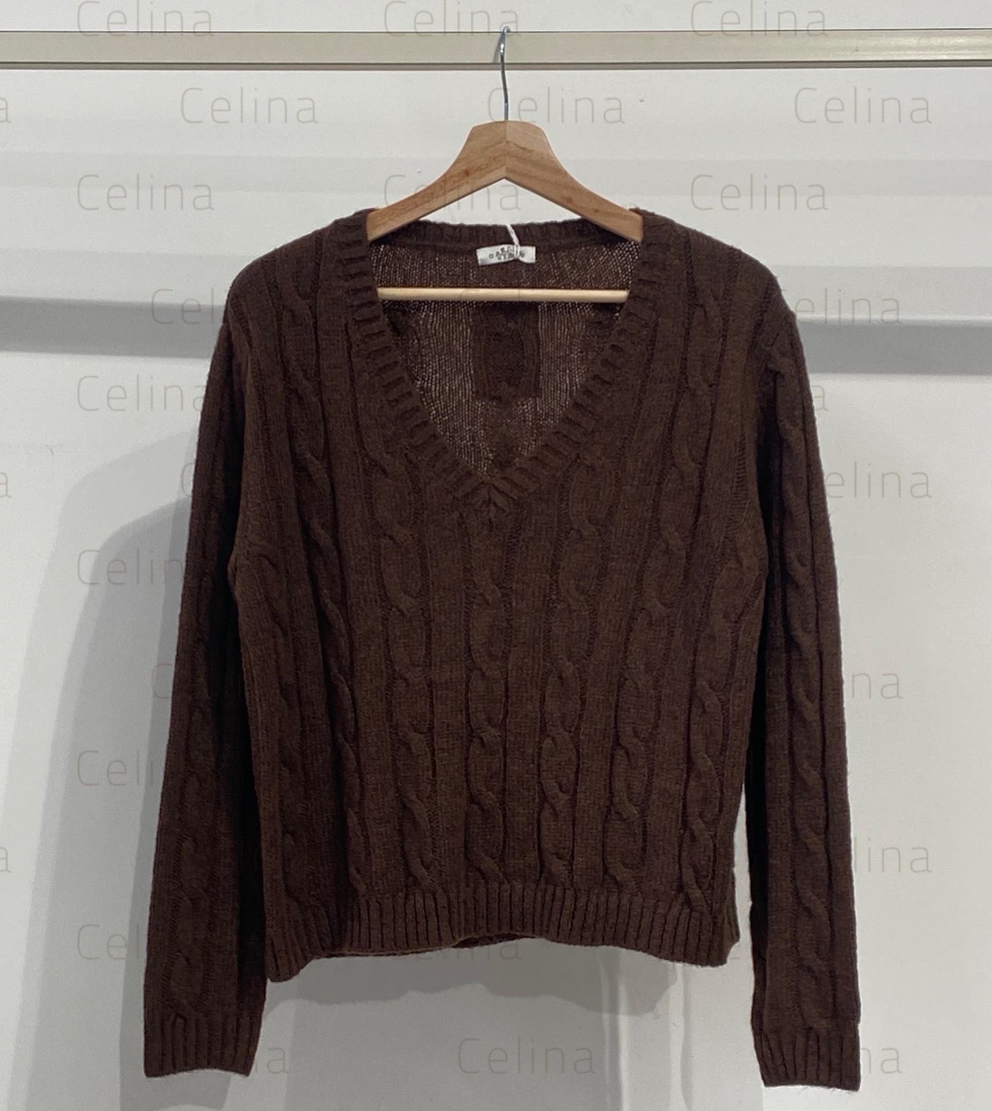 Jersey punto cuello pico detalle nudo